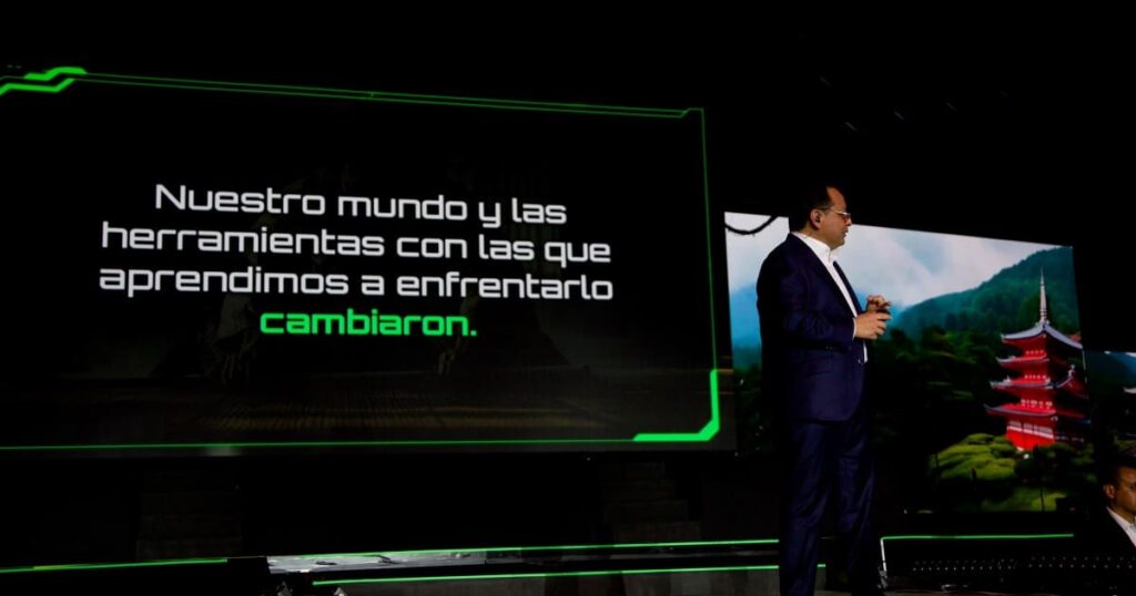 Ernesto Reséndiz López durante la Convención Anual 2025