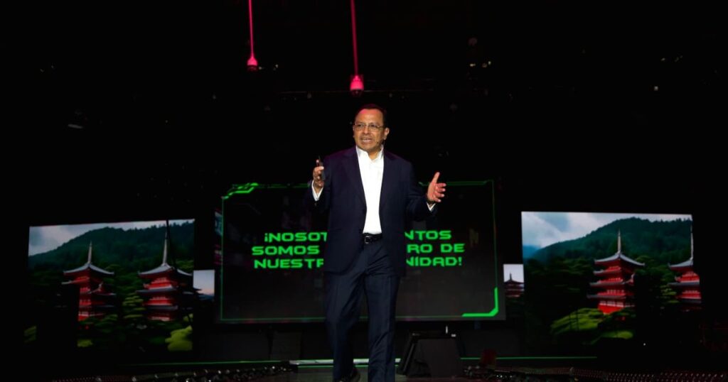 Ernesto Reséndiz López en la Convención Anual de Smart+