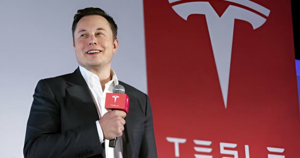 Elon Musk durante una presentación de Tesla
