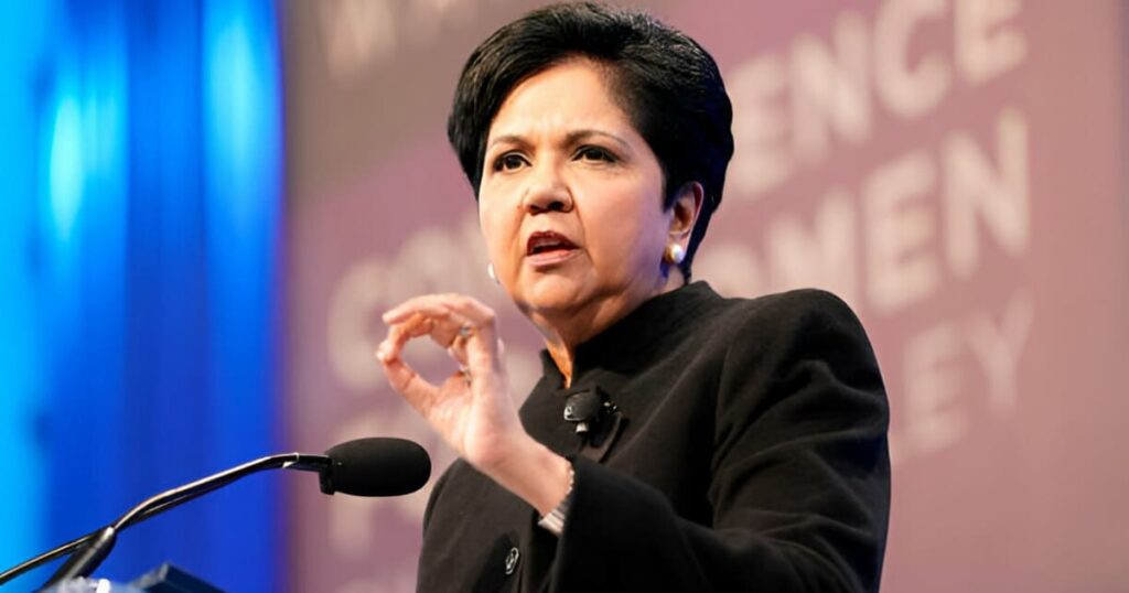Indra Nooyi hablando en la Conferencia Watermark para mujeres 2020
