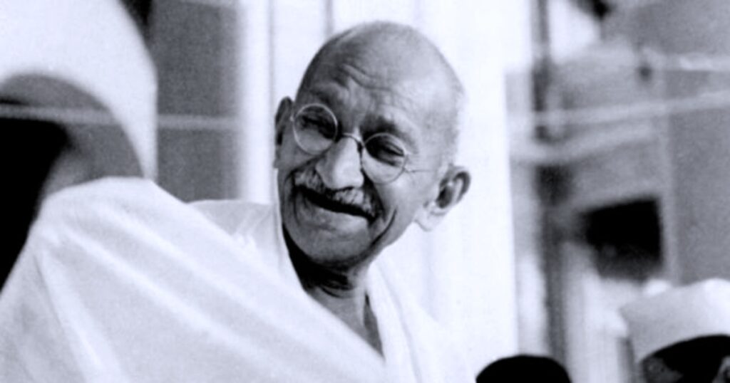 Retrato de Mahatma Gandhi, liderazgo transformacional
