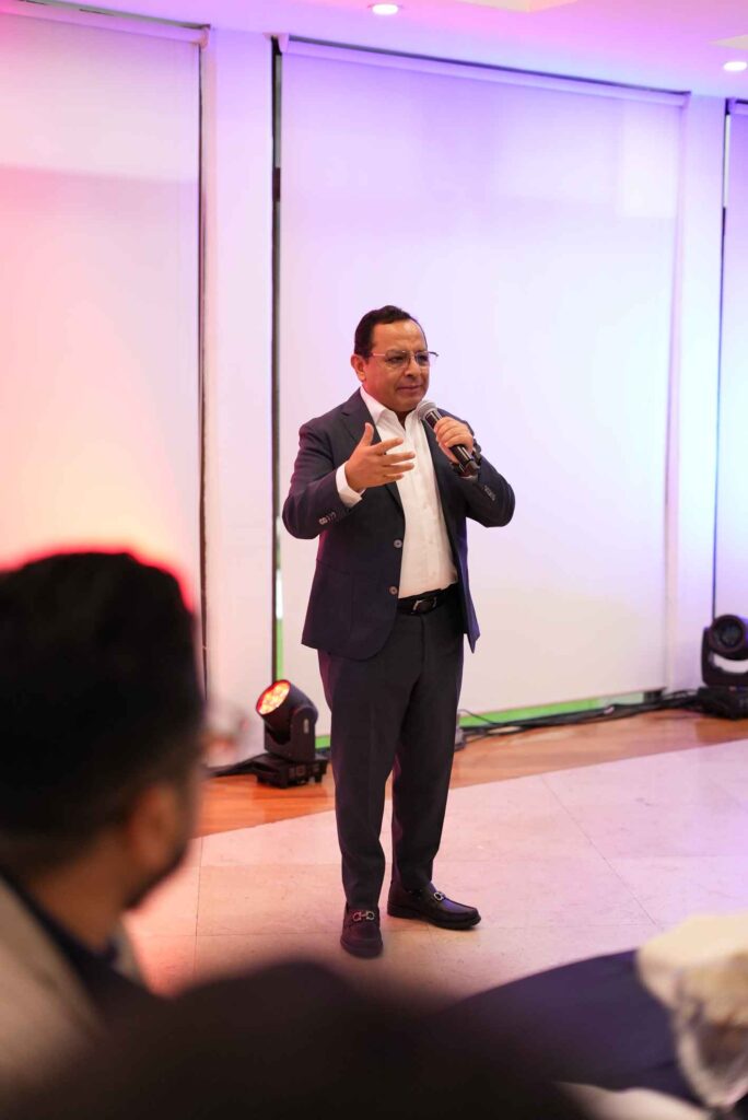 Ernesto Reséndiz López en conferencia